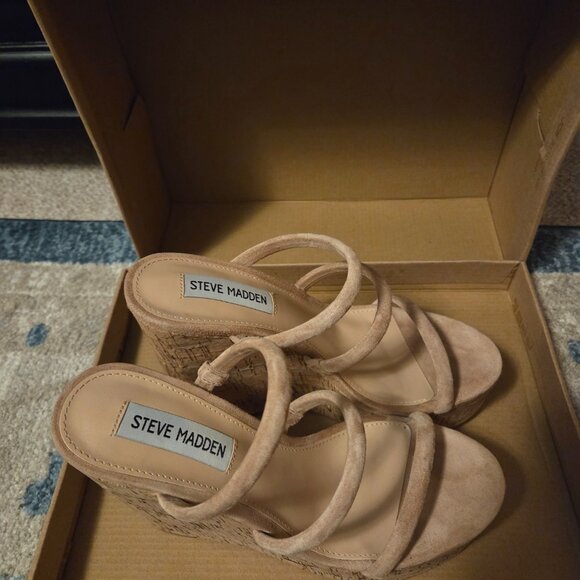 Steve Madden Summer Camel Suede Wedges - Picture 2 of 4